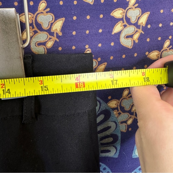 π¦5/20$π¦ Reitmans dark blue stretchy capris - Picture 7 of 10